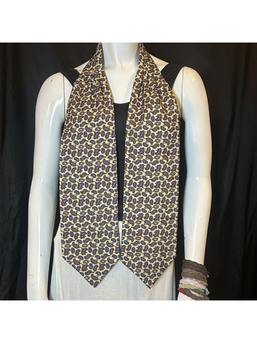 Vintage Paisley Patterned Cravat/Ascot Scarf